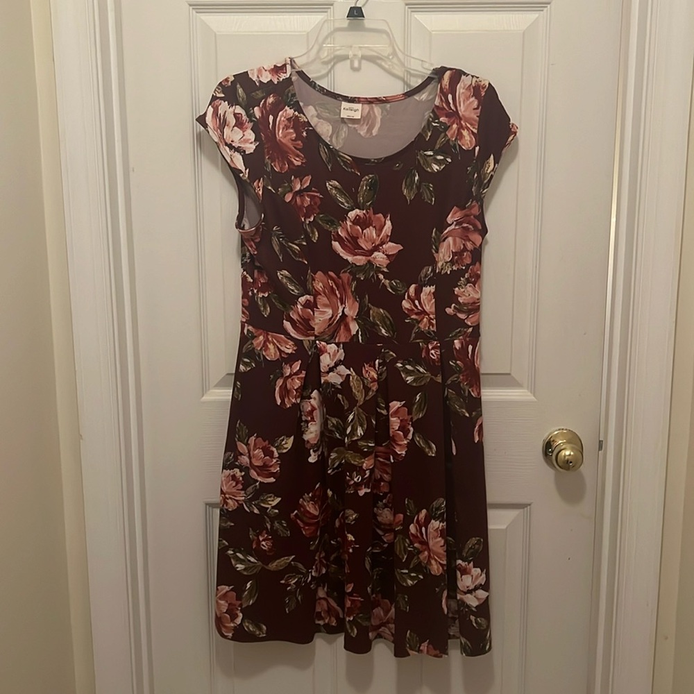 Kaileigh BurgundyWine Rose Floral M dress